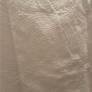 Ellery Cream Medallion Matelasse Coverlet/ bedspread
